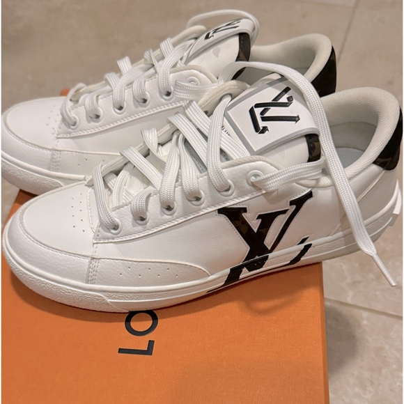Louis Vuitton Charlie sneaker - Picture 1 of 8